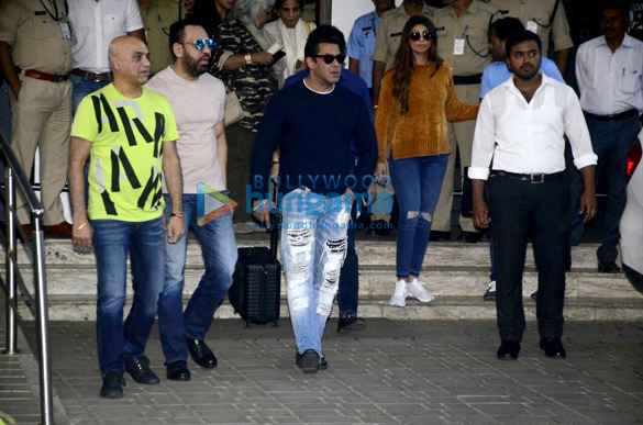 salman khan snapped returning from the dabbang tour 3