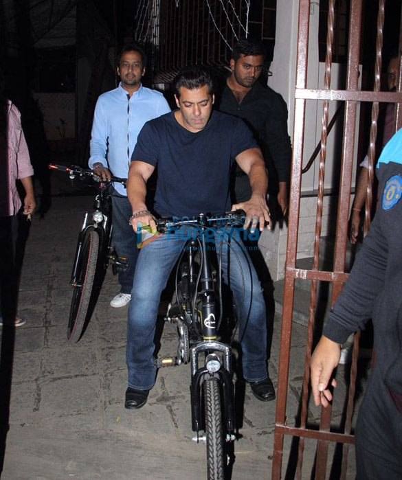 salman khan spotted on his being human cycle 2