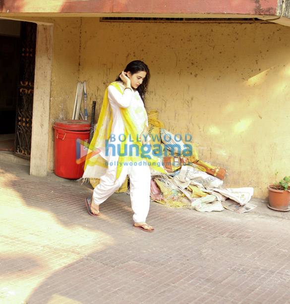 sara ali khan spotted at bandra 3