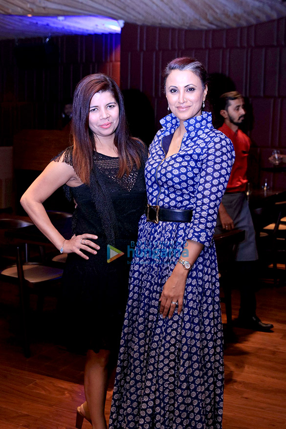 sarah jane dias and isha koppikar snapped at pa pa ya in bkc 1