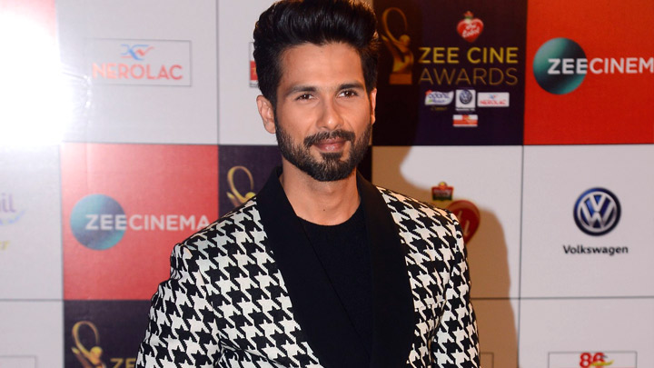Shahid Kapoor FINALLY Reveals Details About Padmavati Release | Zee Cine Awards 2018 Shahid Kapoor FINALLY Reveals Details About Padmavati Release | Zee Cine Awards 2018
