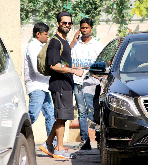 shahid kapoor snapped at the gym 1 2