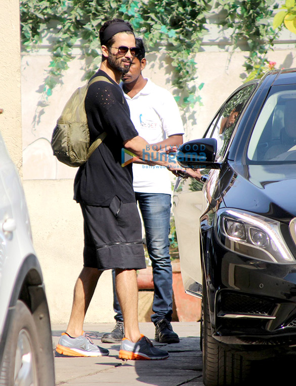 shahid kapoor snapped at the gym 2 2