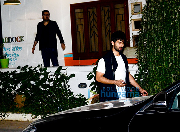 shahid kapoor spotted at maddock office in bandra 1