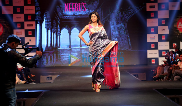 shilpa shetty walks the ramp for neerus 1