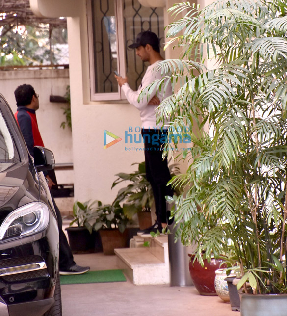 Sidharth Malhotra snapped at Sunny Super Sound Sidharth Malhotra snapped at Sunny Super Sound