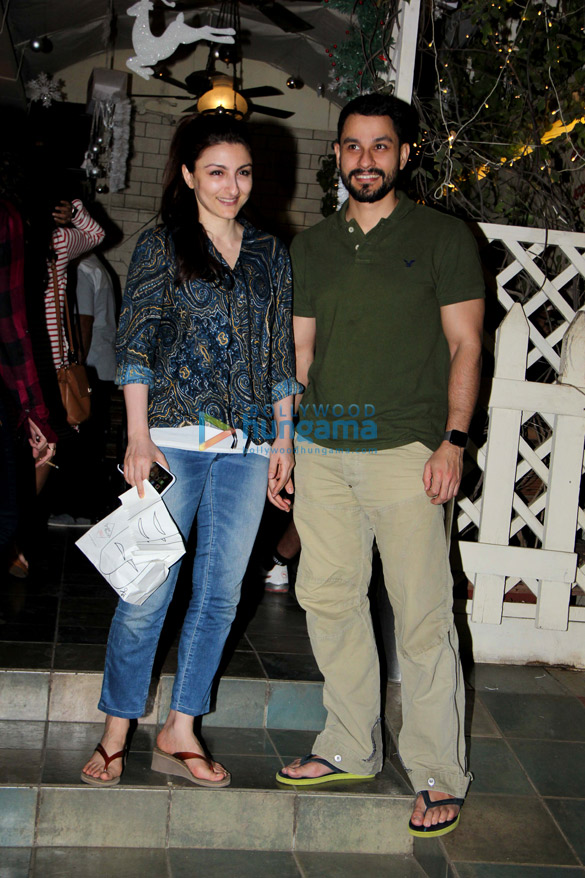 soha ali khan and kunal khemu snapped at smoke house deli in bandra 2