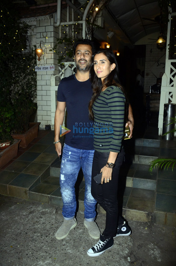 sonali bendre and others snapped at smoke house delhi for srishti behls party with dewars 5