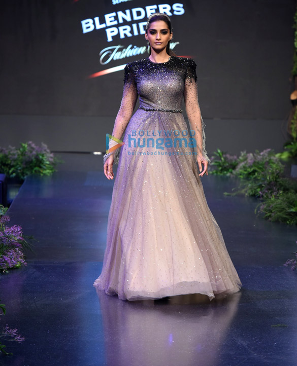sonam kapoor walks the ramp for tarun tahilianis at blenders pride fashion tour 5