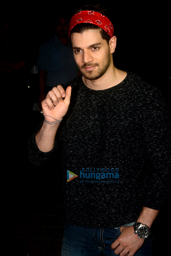 sooraj pancholi snapped at hakkasan in bandra 3