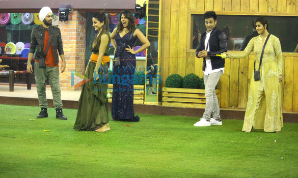 team of fukrey returns on the sets of bigg boss 11 4