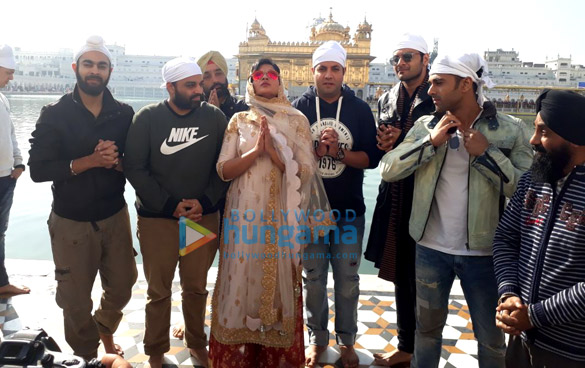 team of fukrey returns visits golden temple in amritsar 1