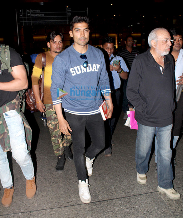 team of paltan snapped at the airport 5