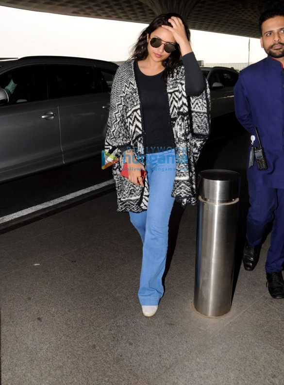 tiger shroff parineeti chopra and others snapped at the airport 4