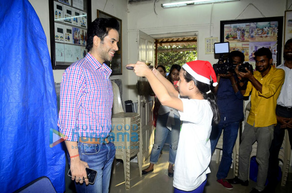 tusshar kapoor celebrates his birthday with childrens from smile foundation 4