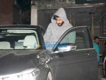 Varun Dhawan and Harshvardhan Kapoor snapped at a clinic in Bandra