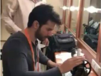WATCH: Varun Dhawan works on sewing machine during his workshops for Sui Dhaaga – Made in India WATCH: Varun Dhawan works on sewing machine during his workshops for Sui Dhaaga – Made in India