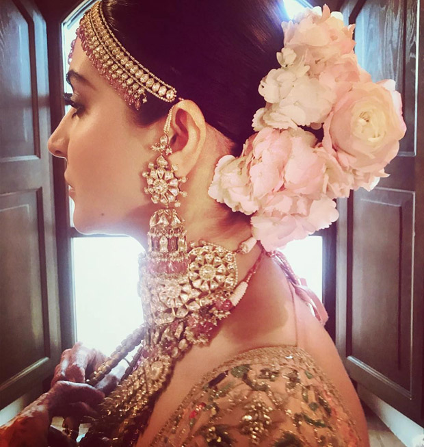 WATCH Virat Kohli left in 'awe' when his bride Anushka Sharma walks down to the aisle (8)