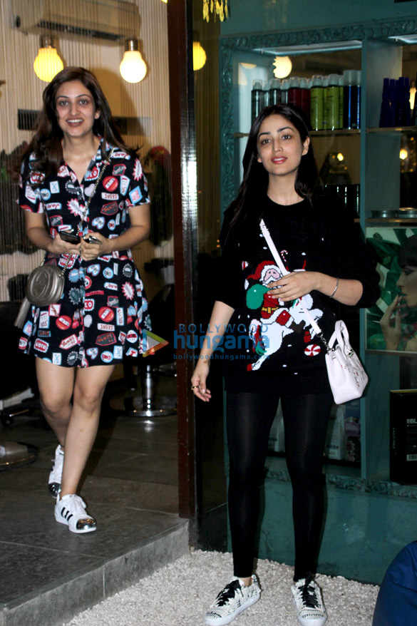 Yami Gautam snapped with sister at Bblunt Yami Gautam snapped with sister at Bblunt