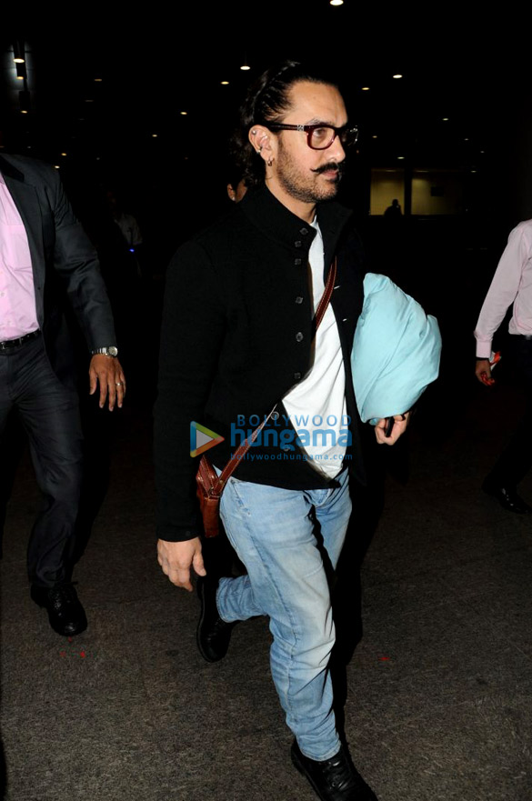 aamir khan returns from singapore 5