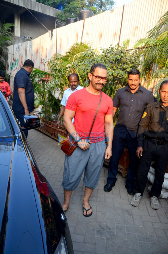 Aamir Khan spotted after a salon session in Bandra Aamir Khan spotted after a salon session in Bandra