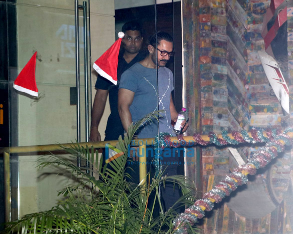 aamir khan spotted at sukho thai in bandra 1