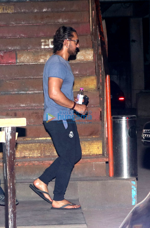 aamir khan spotted at sukho thai in bandra 4