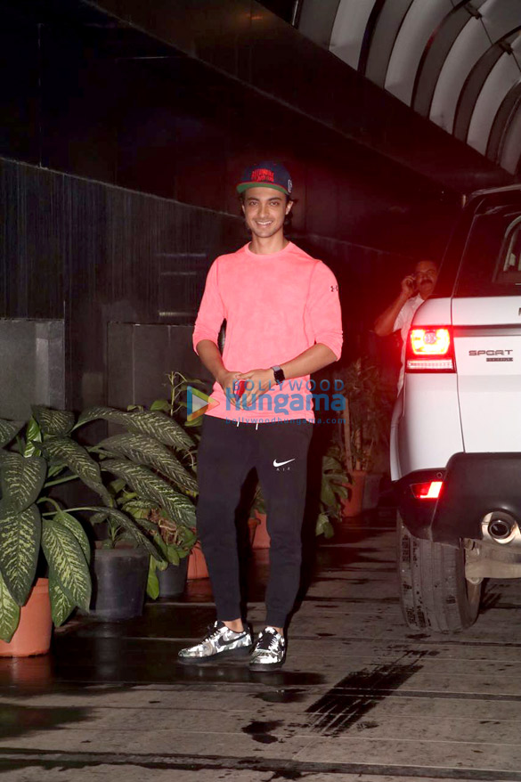 aayush sharma and varun dhawan spotted at gym 2