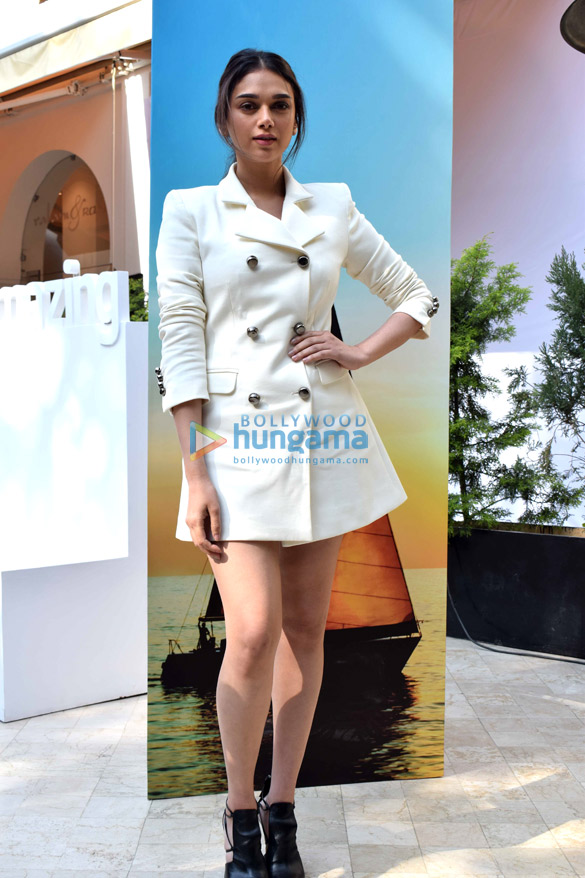 aditi rao hydari launches samsung mobile in delhi 6