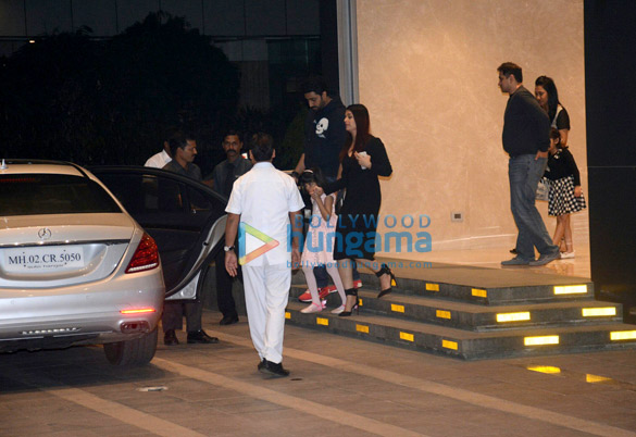 Aishwarya Rai Bachchan, Abhishek Bachchan and their daughter Aradhya snapped post dinner Aishwarya Rai Bachchan, Abhishek Bachchan and their daughter Aradhya snapped post dinner