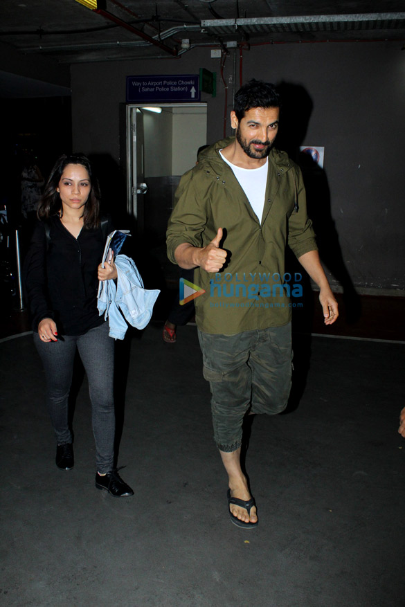 aishwarya rai bachchan and john abraham snapped at the airport 2