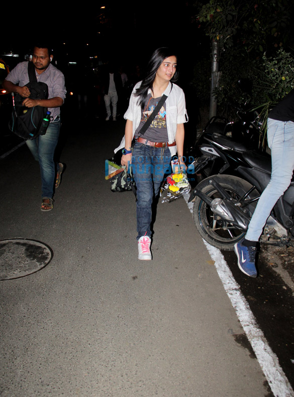 akshara haasan spotted at bandra 2
