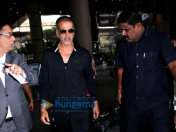 Akshay Kumar, Twinkle Khanna, Esha Gupta, Chiranjeevi and Kriti Sanon snapped at the airport