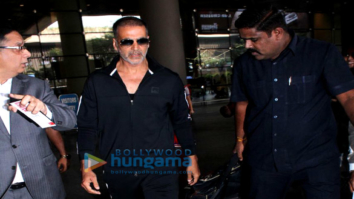 Akshay Kumar, Twinkle Khanna, Esha Gupta, Chiranjeevi and Kriti Sanon snapped at the airport