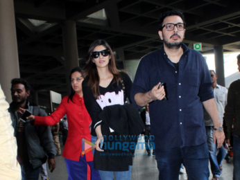Akshay Kumar, Twinkle Khanna, Esha Gupta, Chiranjeevi and Kriti Sanon snapped at the airport