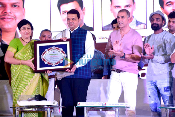 akshay kumar and remo dsouza snapped attending the versova festival 1