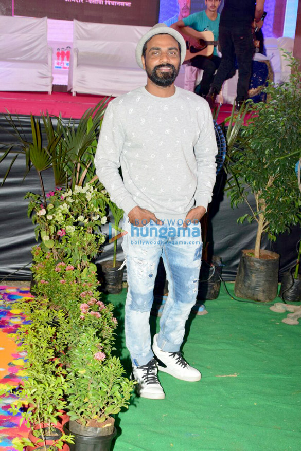 akshay kumar and remo dsouza snapped attending the versova festival 3