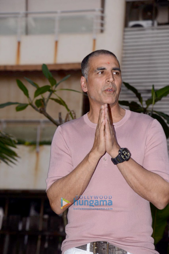 akshay kumar and sanjay leela bhansali snapped adressing the media 2