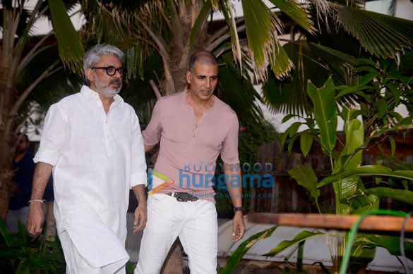 akshay kumar and sanjay leela bhansali snapped adressing the media 3