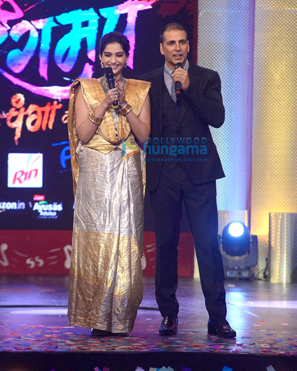 Akshay Kumar and Sonam Kapoor promote ‘Pad Man’ on the sets of Sa Re Ga Ma Pa – Ghe Panga, Kar Danga’ Akshay Kumar and Sonam Kapoor promote ‘Pad Man’ on the sets of Sa Re Ga Ma Pa – Ghe Panga, Kar Danga’