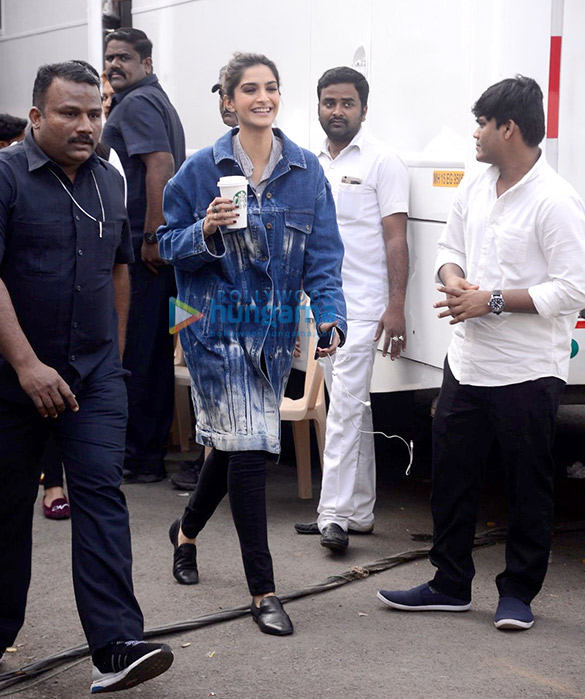 akshay kumar and sonam kapoor promote pad man 5