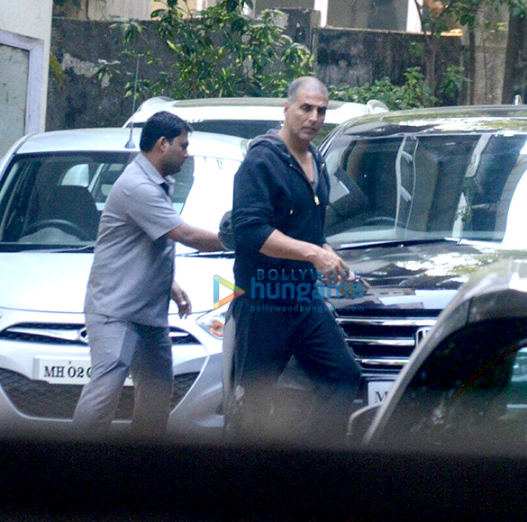 akshay kumar snapped at juhu 5