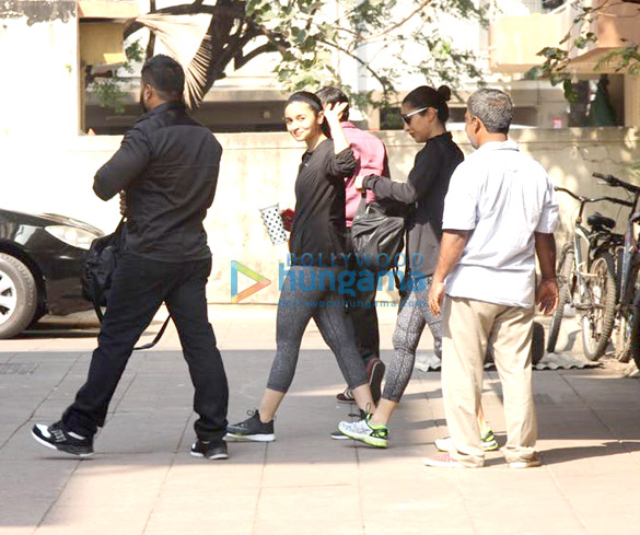 alia bhatt sara ali khan and others snapped at the gym 8