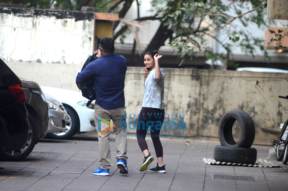 Alia Bhatt and Janhvi Kapoor spotted at the gym in Bandra Alia Bhatt and Janhvi Kapoor spotted at the gym in Bandra