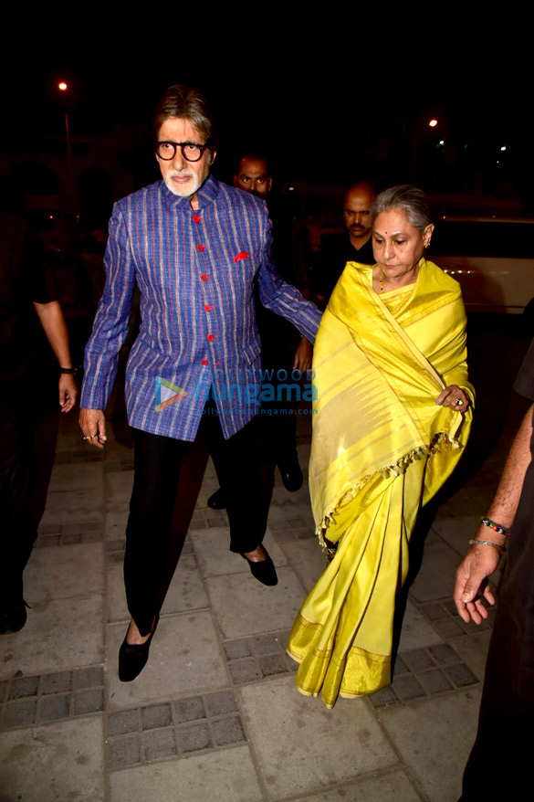 amitabh bachchan graces at dilip des art event 9