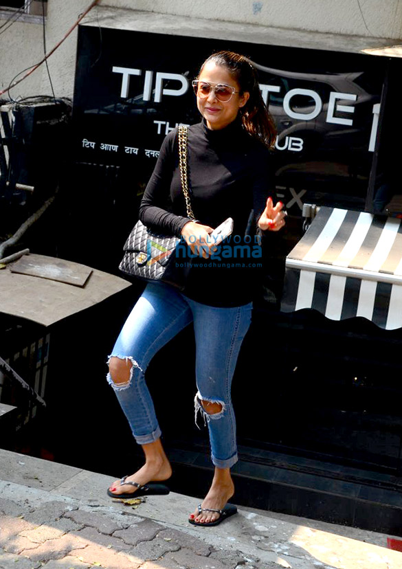 amrita arora spotted after salon session 2