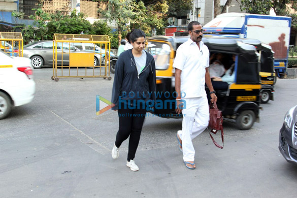 anil kapoor and rhea kapoor snapped in juhu 4