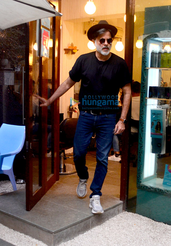 anil kapoor spotted at bblunt in bandra 2