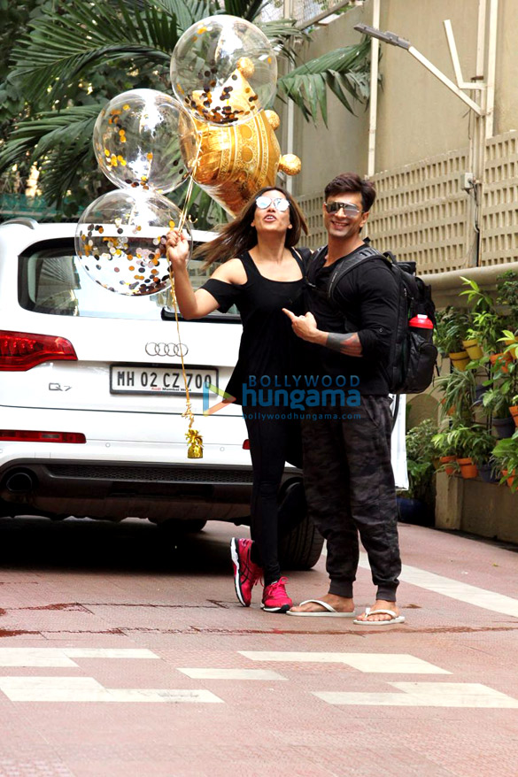 bipasha basu and karan singh grover spotted in bandra 6
