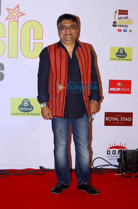 celebs grace the 10th mirchi music awards 13